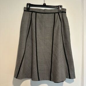 Harvé Bernard Vintage Sz:10 MIDI Wool Skirt Grey/ Black Piping. Back Zipper.